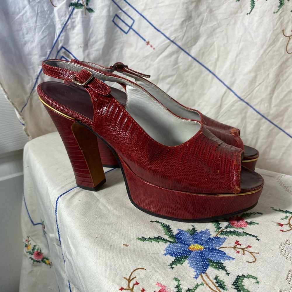 60s/70s VINTAGE DARK RED ALLIGATOR LEATHER SLINGBACK PLATFORMS